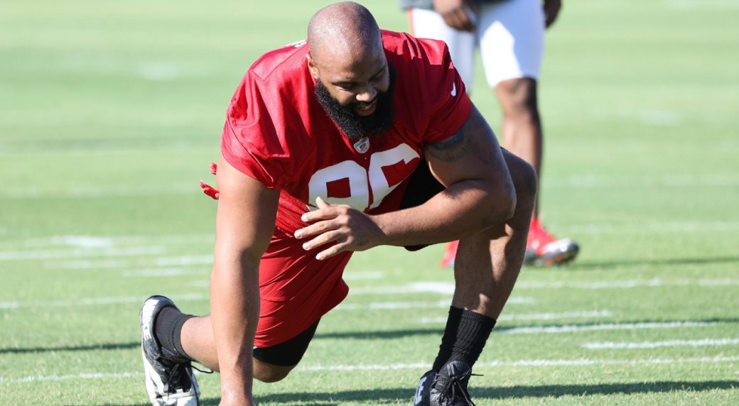 Buccaneers' Akiem Hicks tears plantar fascia vs. Saints, expected to miss  one month, per report 