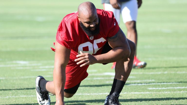 Tampa Bay Buccaneers defensive lineman Akiem Hicks (96) participates in NFL football practice, Tuesday, June 7, 2022, at the AdventHealth Training Center in Tampa, Fla. (Jefferee Woo/Tampa Bay Times via AP)