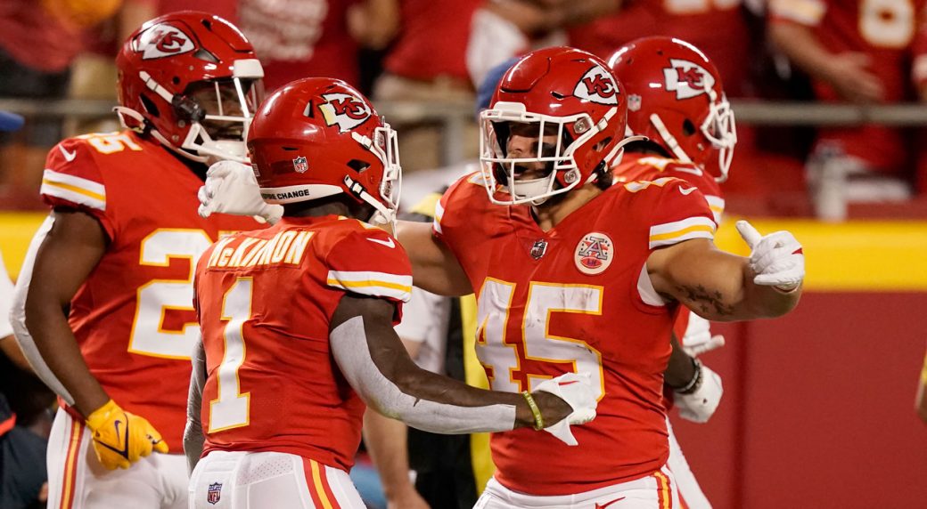 Mahomes, Watson help Chiefs rally past Chargers in early AFC West showdown