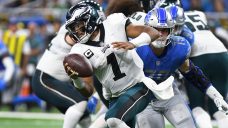 Jalen Hurts helps Eagles hold on to beat Lions