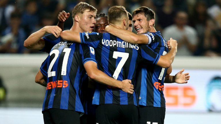 Atalanta's Teun Koopmeiners celebrates after scoring to 3-1 during the Serie A soccer match between Atalanta and Torino at Gewiss Stadium in Bergamo, Italy, Thursday Sept. 1, 2022. (Spada/LaPresse via AP)