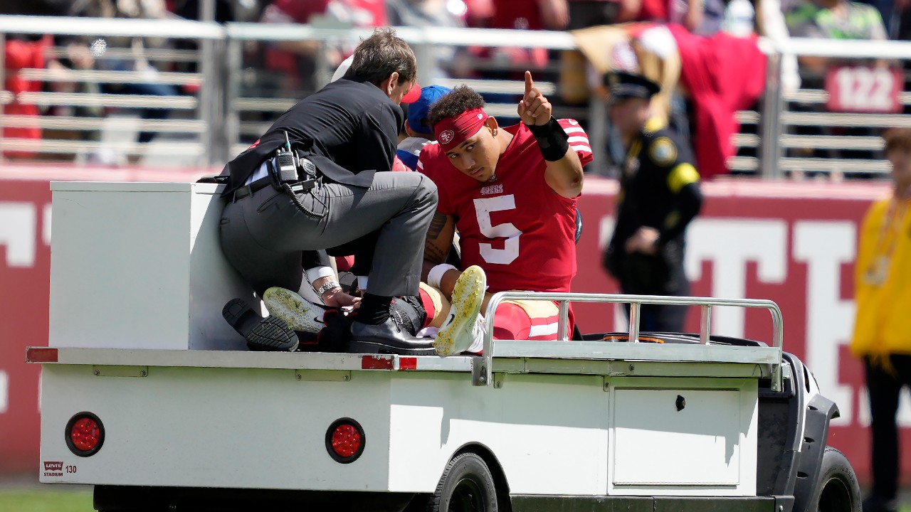 Jimmy Garoppolo with a touchdown pass to Ross Dwelley - San