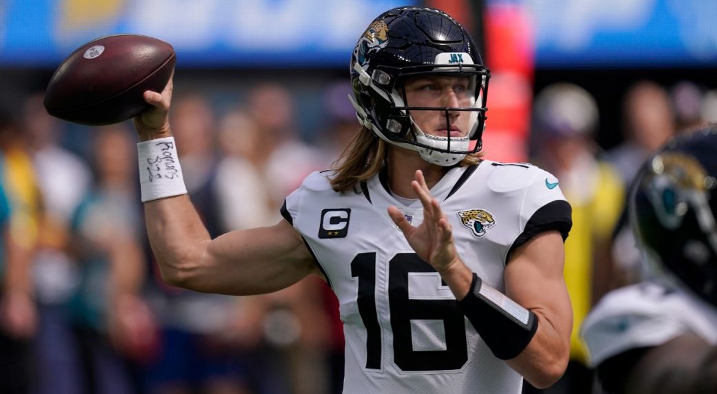 Lawrence throws for 3 TDs, Jaguars rout ailing Herbert, Chargers