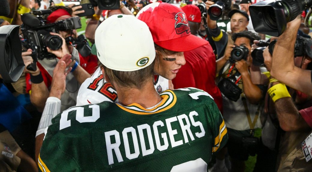 Rodgers Throws For 2 Tds Packers Hold Off Brady Buccaneers