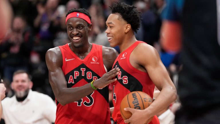 Toronto Raptors forward Pascal Siakam (43) and teammate Scottie Barnes (4) will look to build off the team's 48-win campaign last season.  (Frank Gunn/CP)