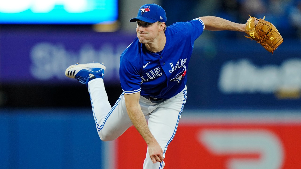 Blue Jays' Bassitt shares his thoughts on team's polarizing red jerseys