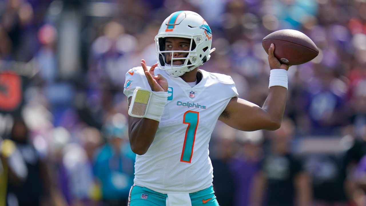 Dolphins' Mike McDaniel defends decision to play Tua Tagovailoa vs. Bengals