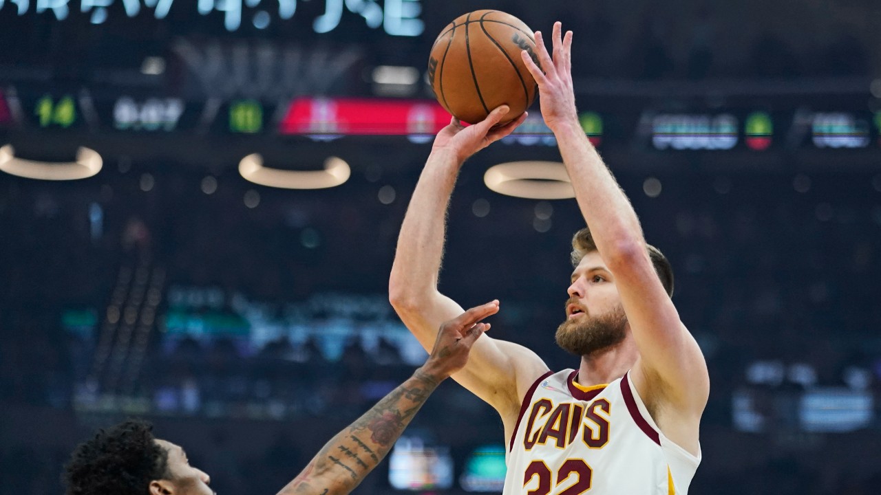 Cavaliers to guarantee contract of forward Dean Wade - Fear The Sword