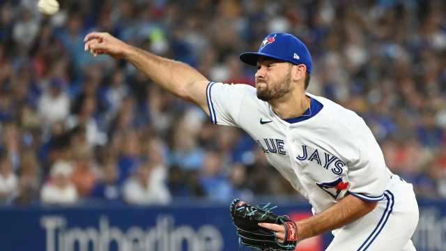 Blue Jays' Berrios struck by comebacker, exits game vs. Rays