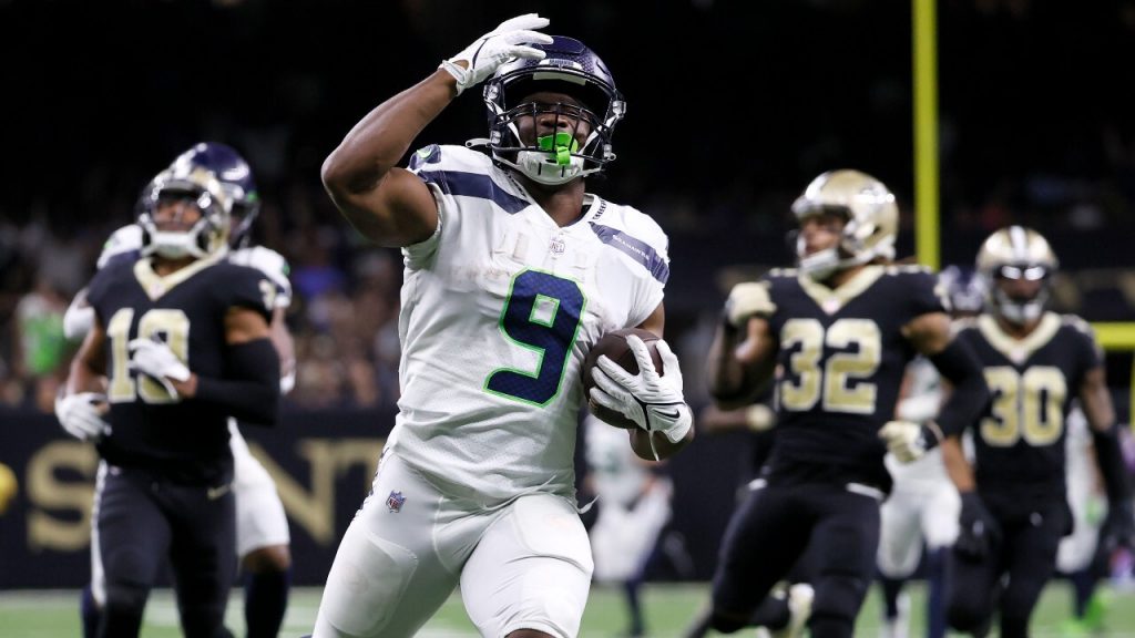 Kenneth Walker III hits the Thriller after a Seahawks TD! 