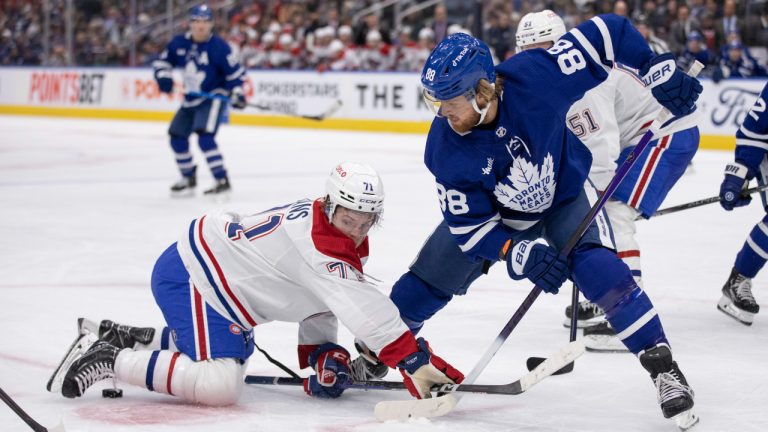 William Nylander (88) of the Toronto Maple Leafs battles off a draw with Jake Evans (71) of the Montreal Canadiens during second period NHL preseason action in Toronto on Wednesday, September 28, 2022. (Nick Iwanyshyn/CP)