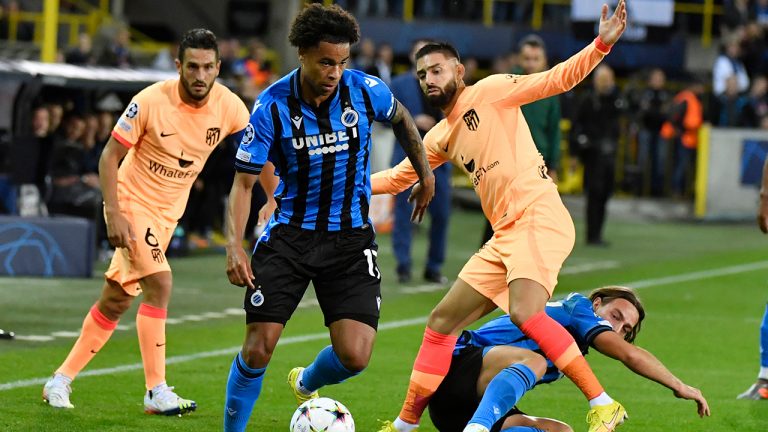 Brugge's Tajon Buchanan, center, fights for the ball against Atletico Madrid's Yannick Carrasco, second right, during the Champions League Group B soccer match between Club Brugge and Atletico Madrid at the Jan Breydel stadium in Bruges, Belgium, Tuesday, Oct. 4, 2022. (Geert Vanden Wijngaert/AP)