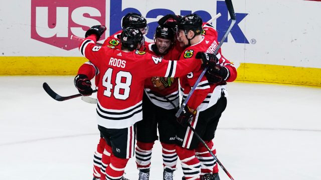 Blackhawks rally late for 3rd straight win