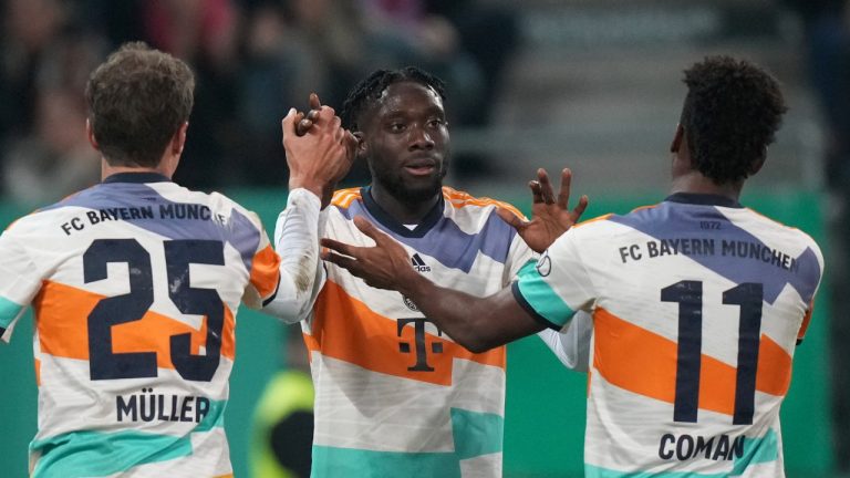 Bayern's Alphonso Davies, centre, celebrates after scoring his side's fifth goal during the German soccer cup, DFB Pokal, match between FC Augsburg and FC Bayern Munich at the WWK Arena in Augsburg, Germany, Wednesday, Oct. 19, 2022. (Matthias Schrader/AP Photo)