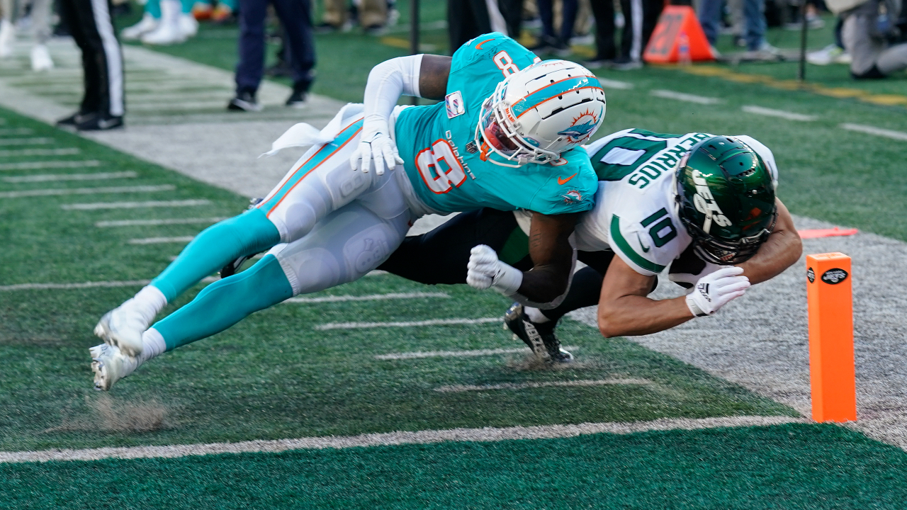 Jets snap AFC East skid in blowout win over Dolphins