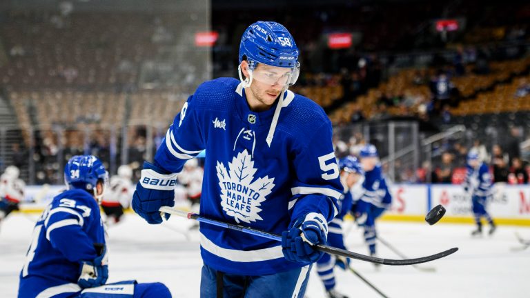 Toronto Maple Leafs left wing Michael Bunting (58) plays with the puck before the start of NHL pre-season action against the Ottawa Senators. (CP)