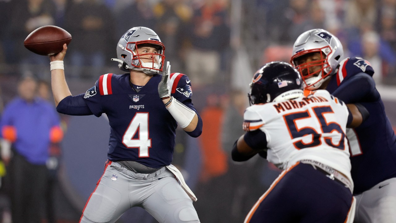 Fields, Bears score 23 straight points, beat Pats 33-14