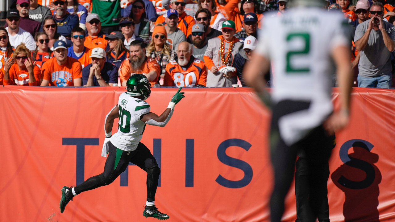 Hall hurt after 62-yard TD in Jets' 16-9 win over Broncos