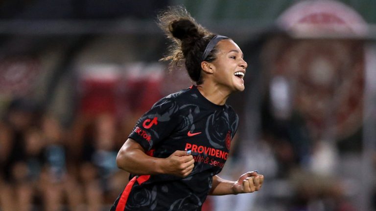 The Thorns announced Wednesday that they signed Smith to a contract extension through 2025, with a player option for 2026. (Sean Meagher/The Oregonian via AP)