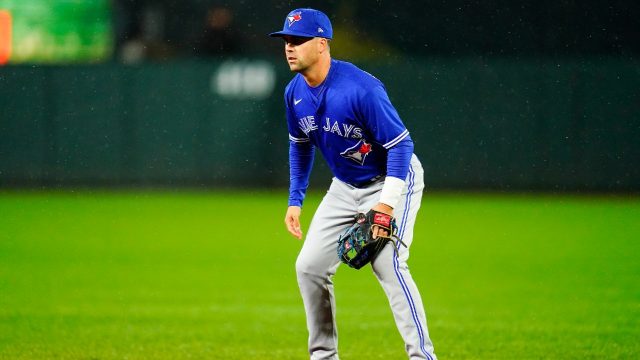 Brandon Belt helps Blue Jays nip Red Sox