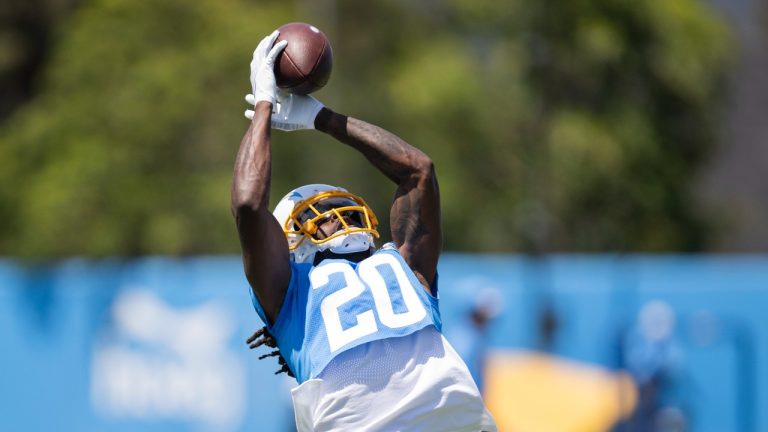 Los Angeles chargers defensive back Tevaughn Campbell (20) catches the ball during an NFL football practice Tuesday, June 7, 2022, in Costa Mesa, Calif. (Kyusung Gong/AP Photo)