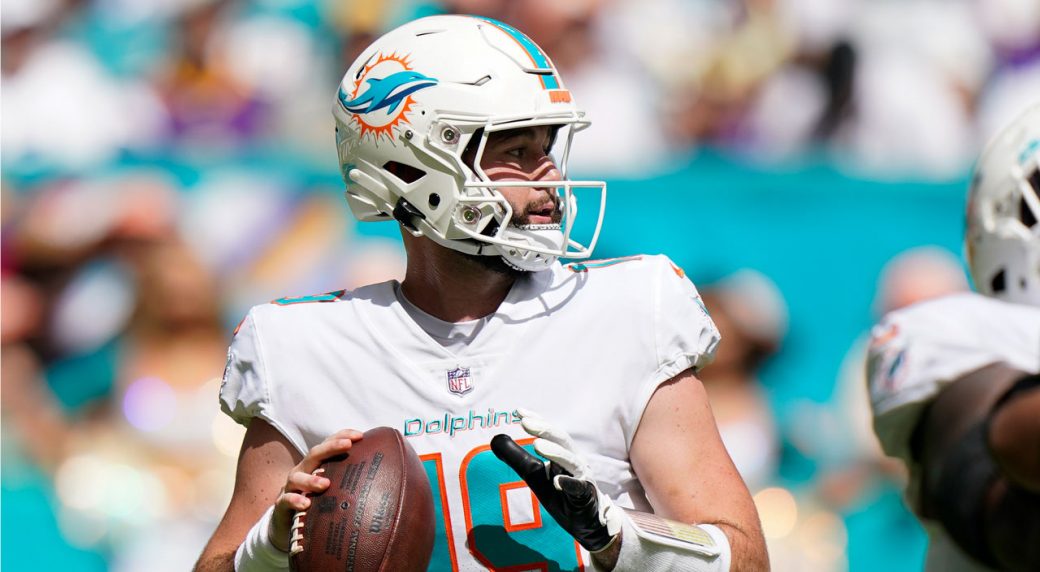 Skylar Thompson injury: Dolphins QB hurts thumb vs. Vikings