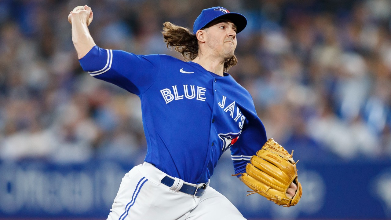 Jays' Kevin Gausman strikes out 10 to end Boston's win streak