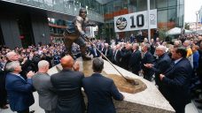 &#8216;He inspired us all to be better people&#8217;: Jets pay tribute to Hawerchuk