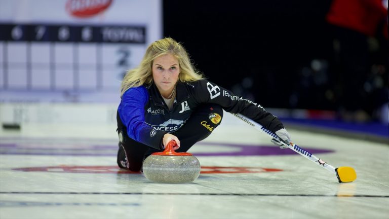 Jennifer Jones shoots a stone during the first draw of the Boost National on Tuesday, Oct. 4, 2022, at Memorial Gardens in North Bay, Ont. (Anil Mungal)