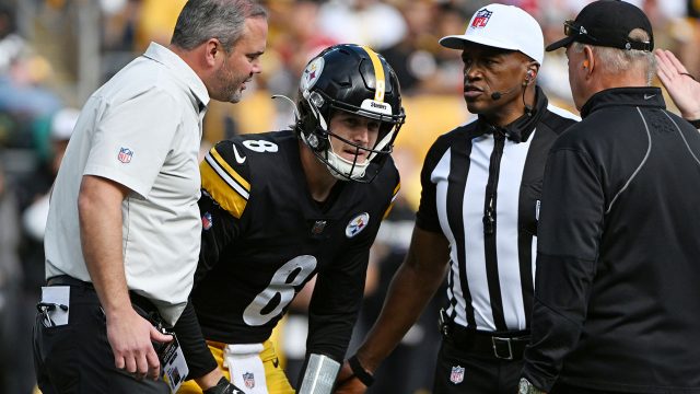 Trubisky comes off bench as Steelers stun Brady, Bucs 20-18