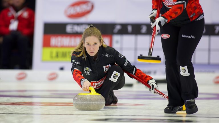 Kaitlyn Lawes shoots a stone during the Boost National women's quarterfinals on Oct. 8, 2022, at Memorial Gardens in North Bay, Ont. (Anil Mungal)