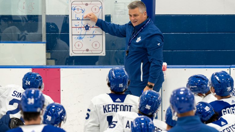 Toronto Maple Leafs head coach Sheldon Keefe talks to the team during the first day of training camp in Toronto, Thursday, Sept. 22, 2022. (Frank Gunn/CP)