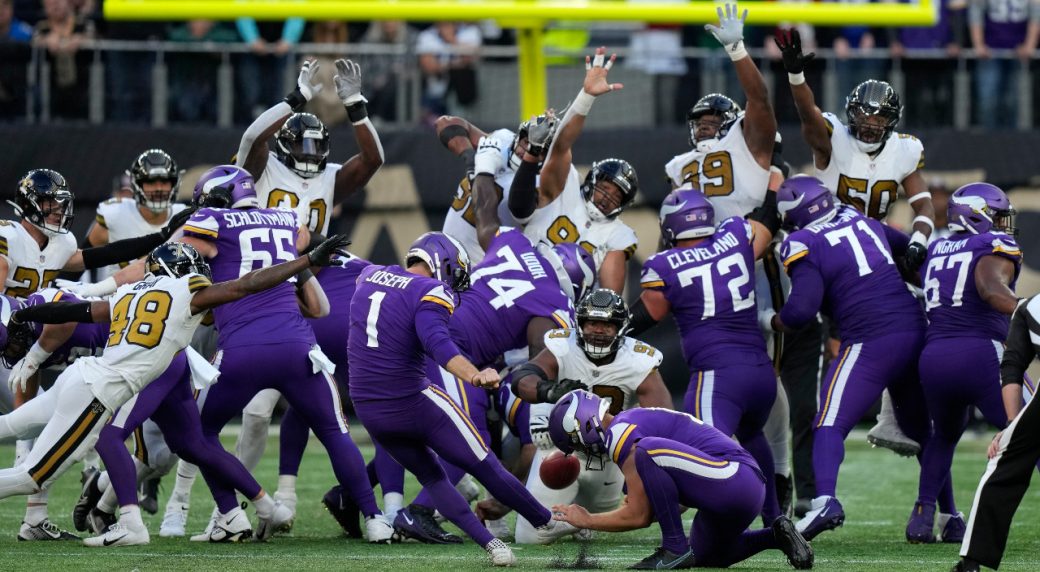 Vikings kick late field goal, hang on for win over Saints in London