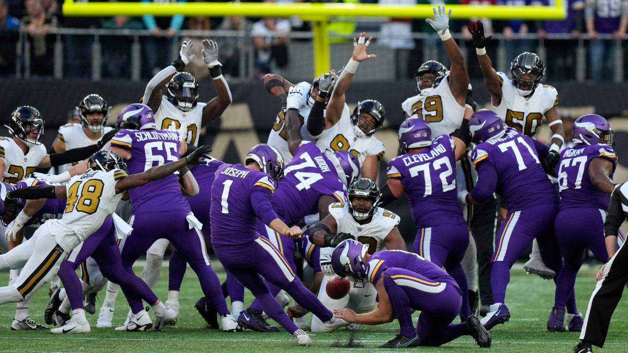 KSTPSports on Twitter: The #Vikings schedule for the 2022 season is out!  It includes an opener at Green Bay, a Monday Night game on @KSTP, a game in  London, home games Thanksgiving