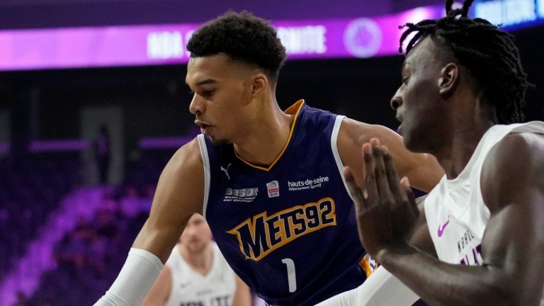 Boulogne-Levallois Metropolitans 92's Victor Wembanyama, left, is defended by NBA G League Ignite's Leonard Miller, right, during the first half of an exhibition basketball game Tuesday, Oct. 4, 2022 (AP /John Locher) 