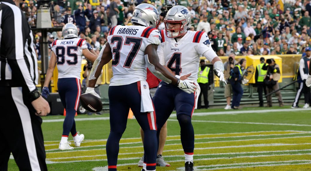 New England Patriots QBs Mac Jones, Brian Hoyer congratulate Bailey Zappe  after rookie leads another TD drive