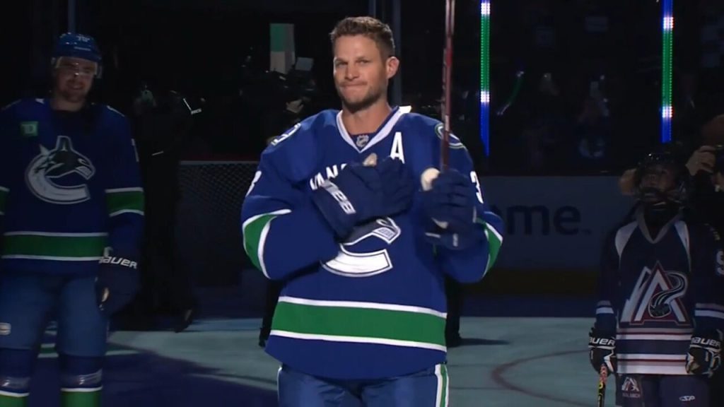 Vancouver Canucks Medium Kevin Bieksa Jersey | SidelineSwap