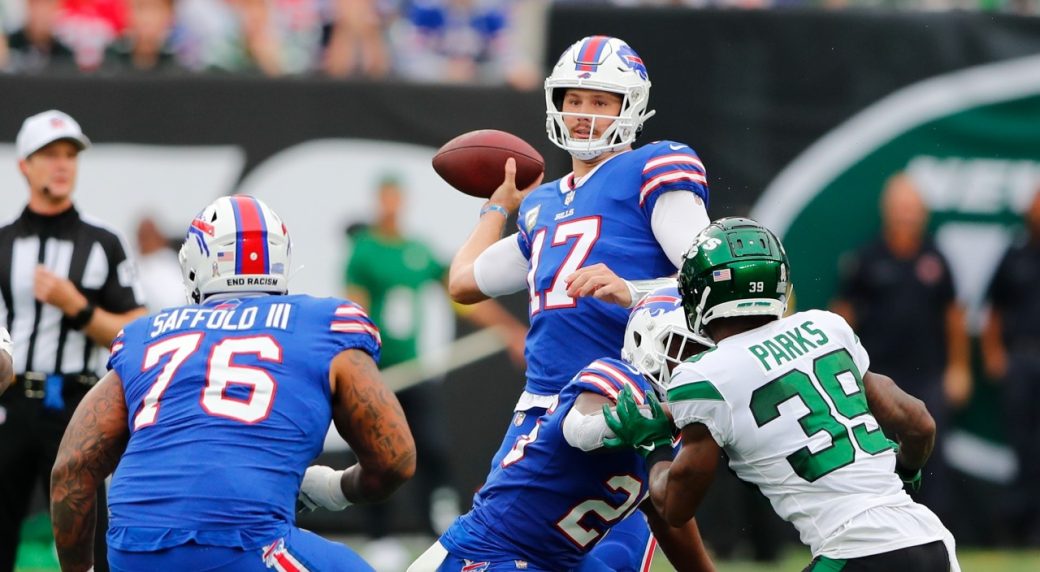 Buffalo Bills QB Josh Allen goes deep in batting practice before Blue Jays-Yankees  