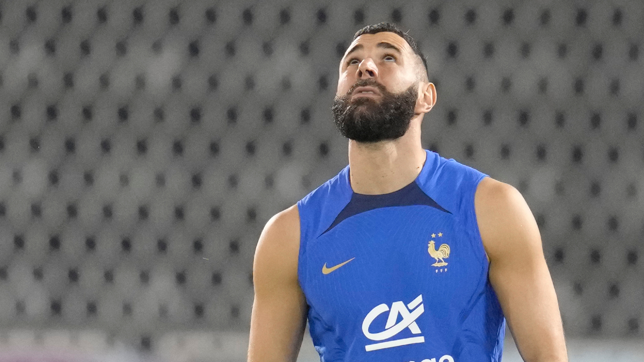 Benzema posts tweet indicating international retirement from France