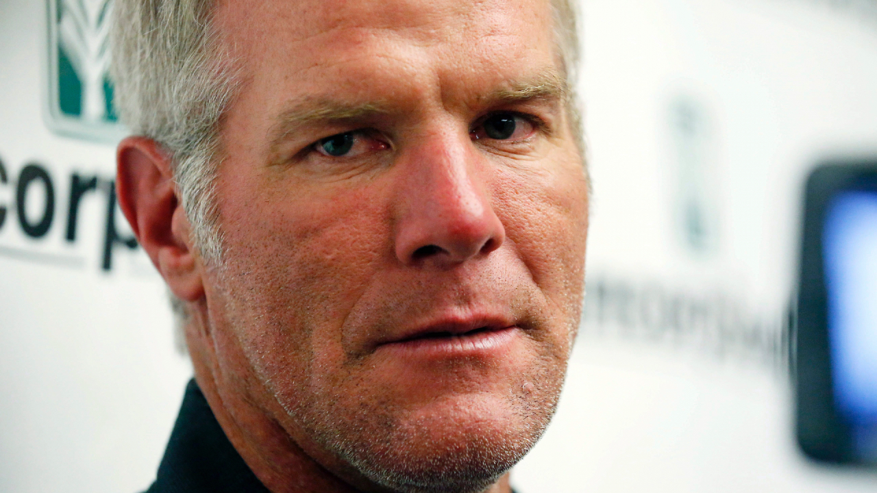 Favre tries to expand his defamation lawsuit against Mississippi auditor over welfare spending