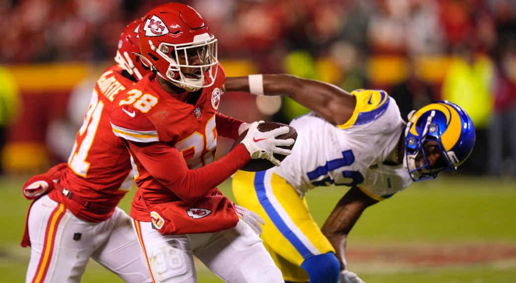 Chiefs slog their way to victory over beatup Rams