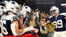 Prescott, TEs help Cowboys to Thanksgiving win over Giants