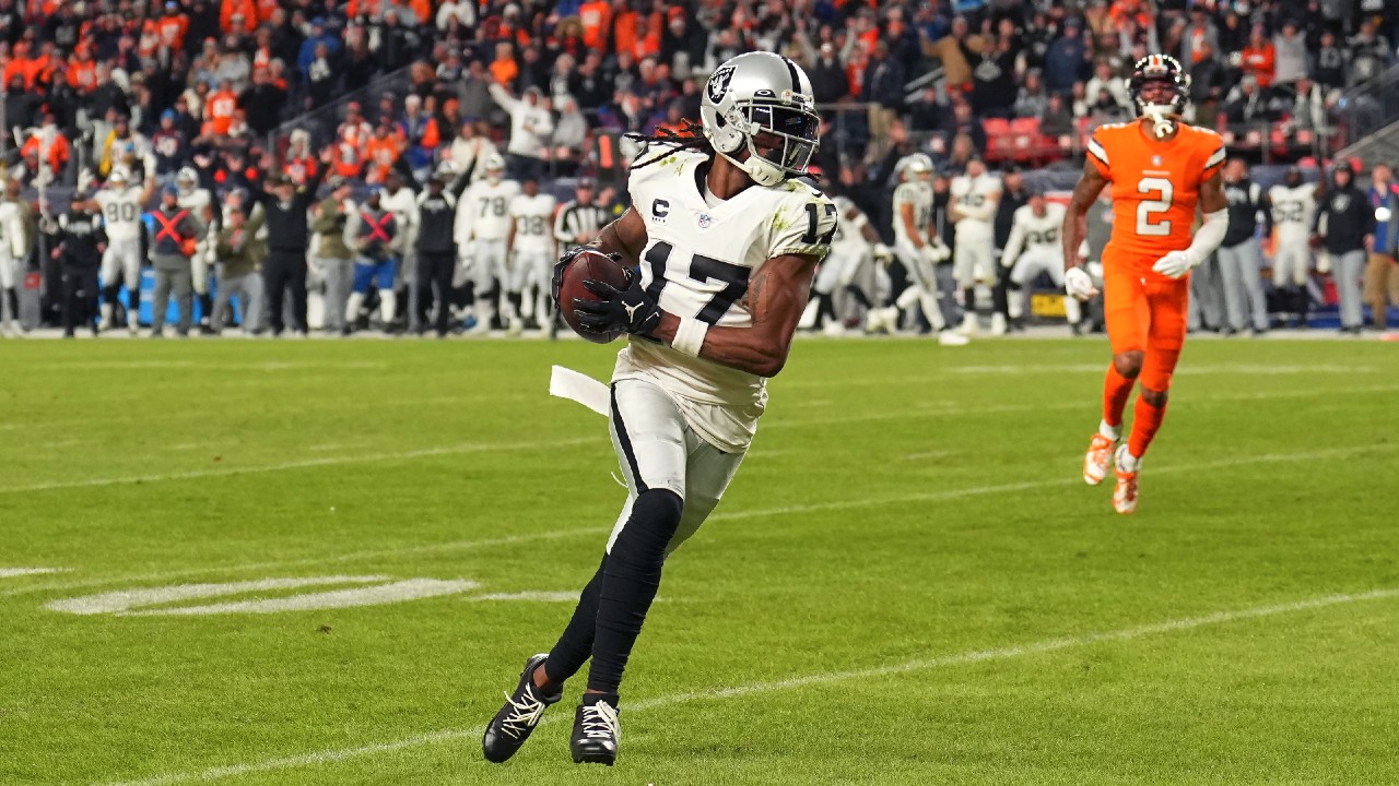 Davante Adams Touted as Best WR in NFL After Walk-Off TD as Raiders Beat  Broncos, News, Scores, Highlights, Stats, and Rumors