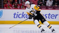 Malkin scores in 1,000th game, Penguins beat Blackhawks on night honouring Hossa