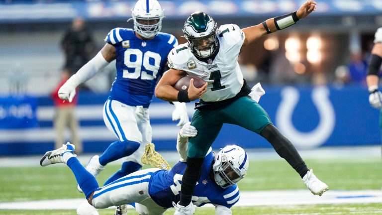 Philadelphia Eagles quarterback Jalen Hurts (1) is pursued by Indianapolis Colts linebacker Zaire Franklin (44) in the second half of an NFL football game in Indianapolis, Fla., Sunday, Nov. 20, 2022. (AJ Mast/AP)