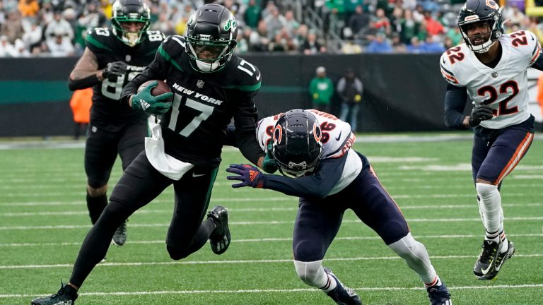 New York Jets wide receiver Garrett Wilson (17) carries the ball against Chicago Bears safety DeAndre Houston-Carson (36) during the first quarter of an NFL football game, Sunday, Nov. 27, 2022, in East Rutherford, N.J. (John Minchillo/AP)