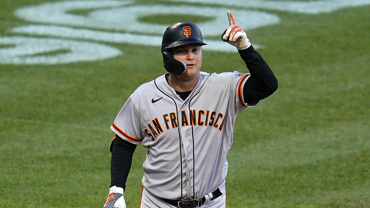 Joc Pederson accepts offer to stay with San Francisco Giants