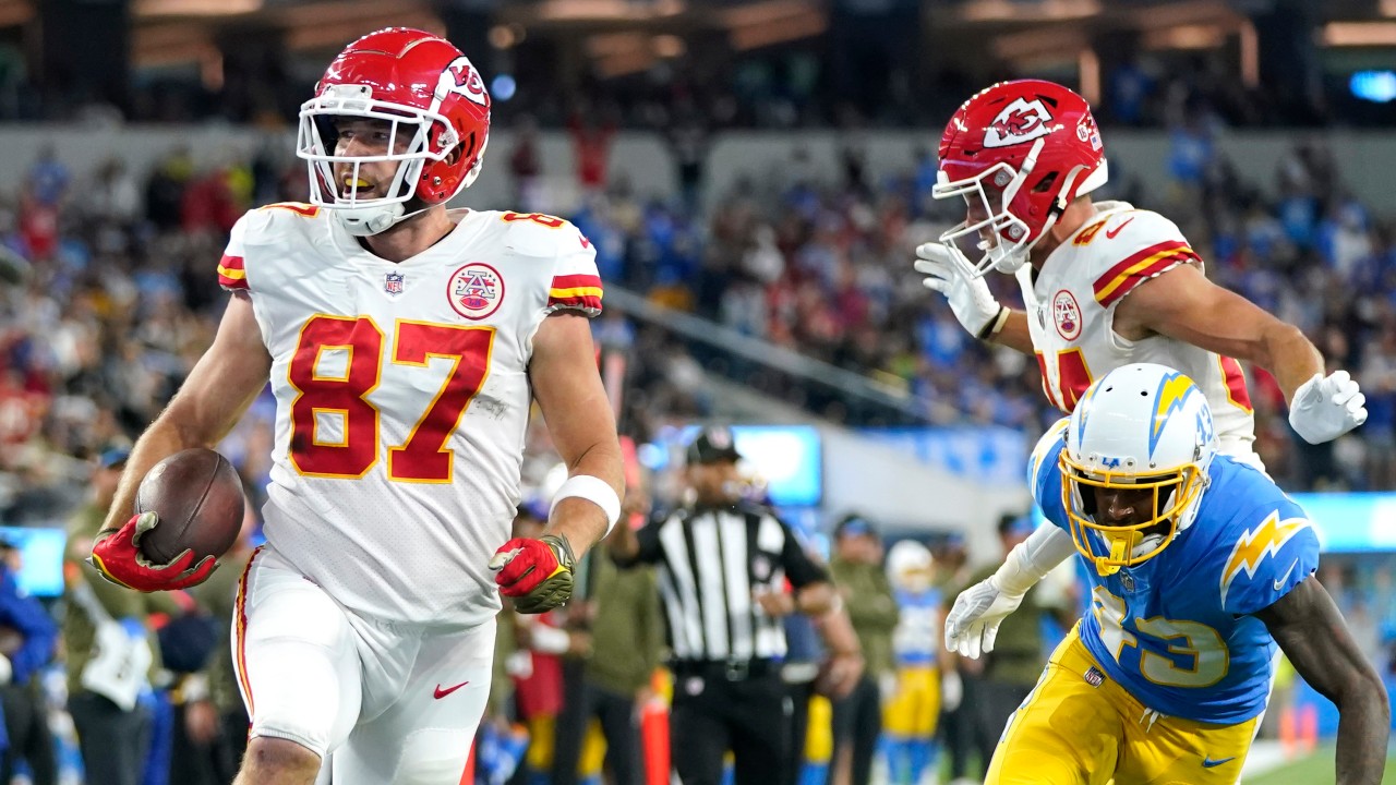 Kansas City Chiefs' Clyde Edwards-Helaire (25) runs past Los Angeles  Chargers' Derwin James (33 …