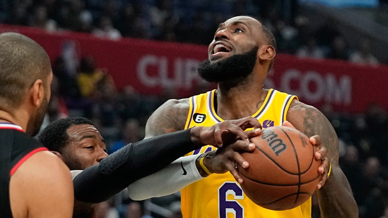 Los Angeles Lakers: LeBron James dominating to start against Portland