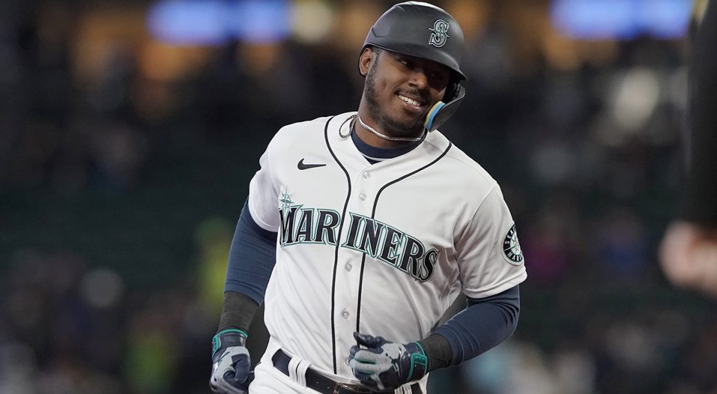 Mariners' Kyle Lewis wins AL Rookie of the Year award